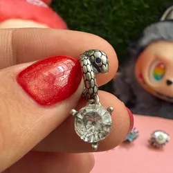 Charm serpiente 🐍 con piedra blanca colgante 