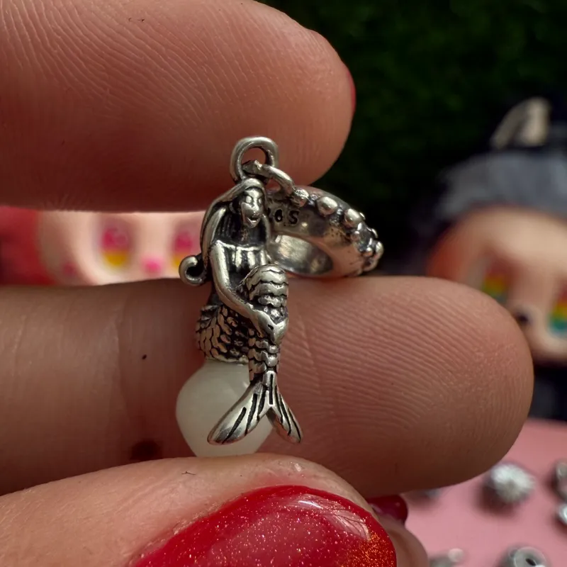 Charm sirena 🧜‍♀️ (alumbra en la oscuridad)