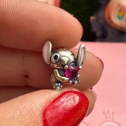 Charm stich piedra roja 