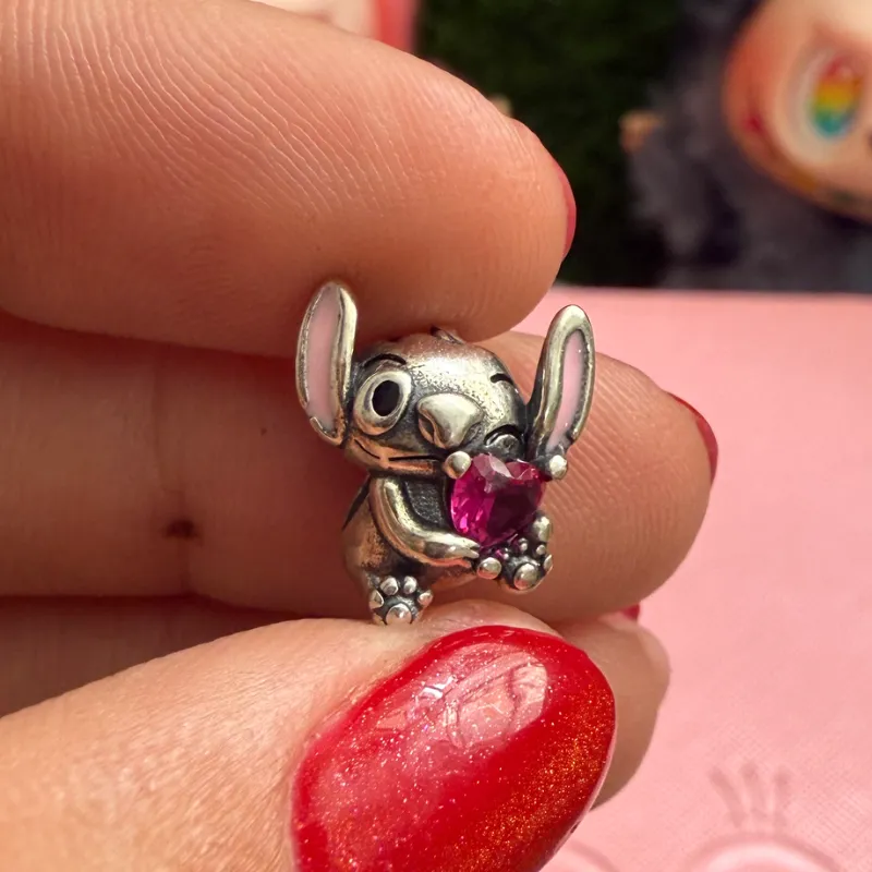 Charm stich piedra roja 
