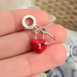 Charm corazón rojo con llave 🔑 