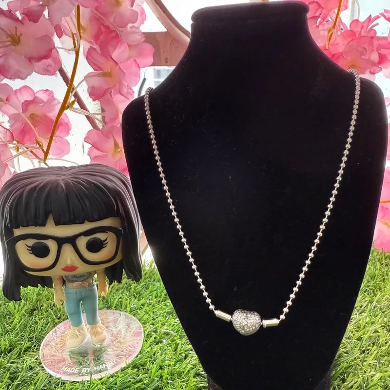 Collar cuentas  Paves essence con cierre corazón brillantes 