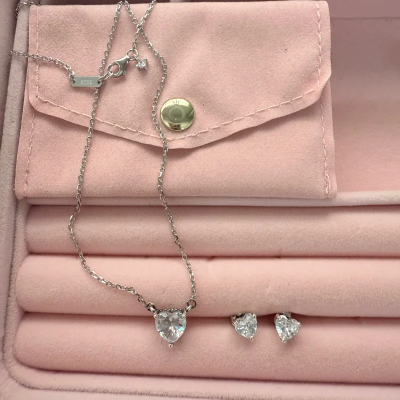 Conjunto de cadena y arete piedra blanca 
