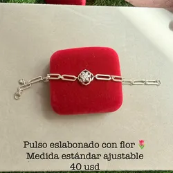 Manilla eslabonada con flor