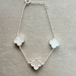 Manillas Van Cleef 3 flores blancas 