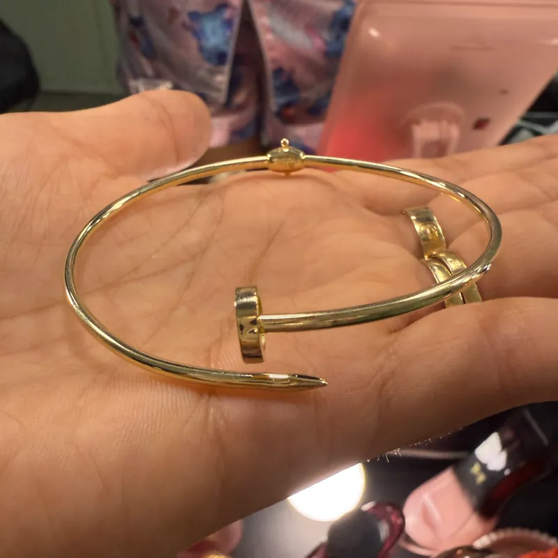 Pulso Clavo Cartier oro 10 k 