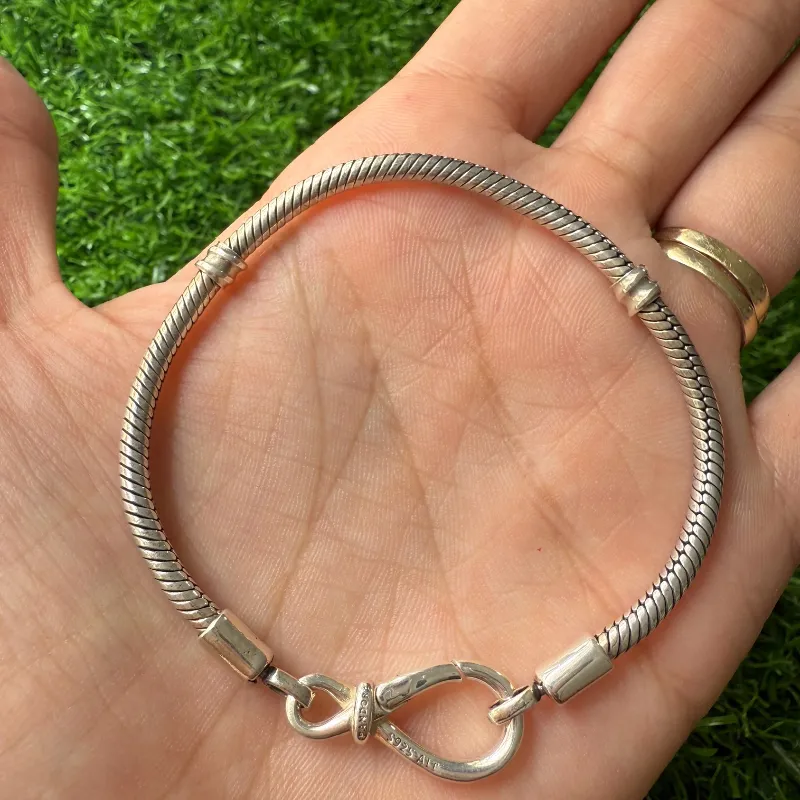 Pulso flexible cierre infinito