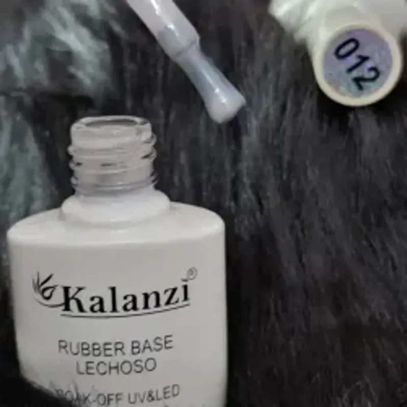 Rubber base lechoso 012