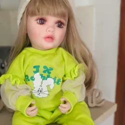 Muñeca realista con movimiento