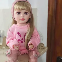 Muñeca realista con movimiento