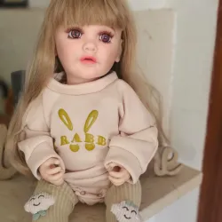 Muñeca realista con movimiento