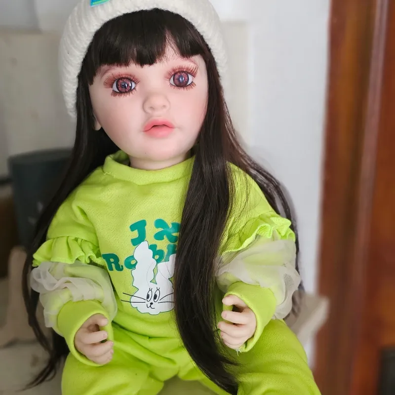 Muñeca realista con movimiento