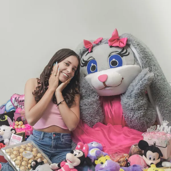La magia y la creatividad aparecen cuando amas lo q haces …🪄
    Nuestro objetivo siempre será llegar al corazón y crear una sonrisa 😀en su persona especial ,creamos todo tipo de articulos, manualidades ,decoraciones personalizadas a su gusto y preferencia 🥰🫶🏻