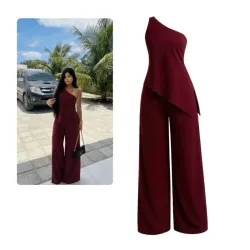 Pantaloneta con blusa abierta en un lado.