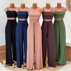 Pantaloneta con top de tirantes.