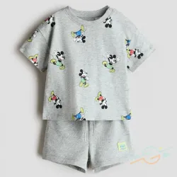 Conjunto pullover y bermuda Mickey H&M