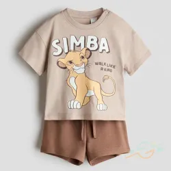 Conjunto pullover y bermuda Simba H&M