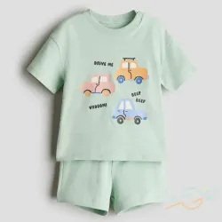 Conjunto pullover y bermuda verde H&M