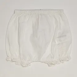 Short detalles bordados ZARA