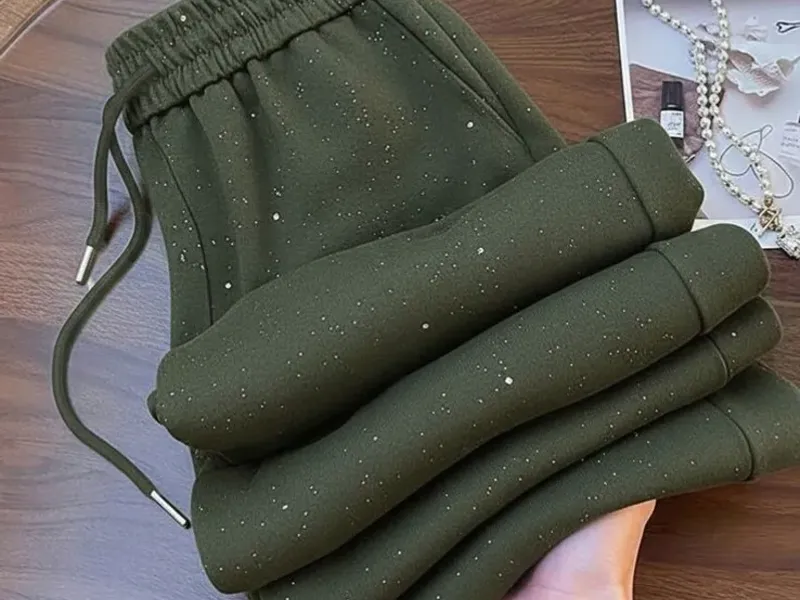 Pantalón estilo mono con brillo d mujer.