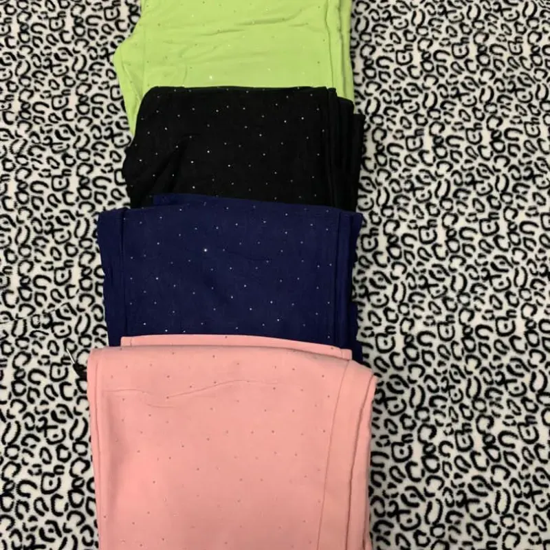 Pantalón estilo mono d algodón x dentro con brillo.