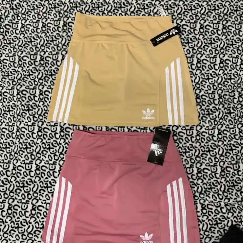 Saya Short deportiva Adidas.