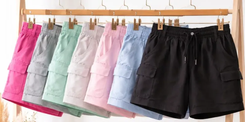 Short cargo de felpa.