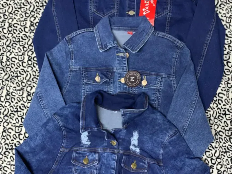 Chaquetas mezclillas cortas.