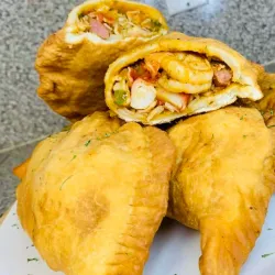Empanada Rellena de Pollo