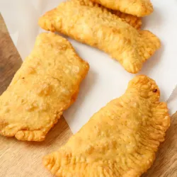 Empanada Rellena de Salchicha