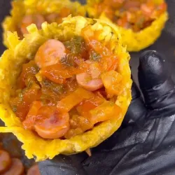 Tostones Rellenos de Salchicha