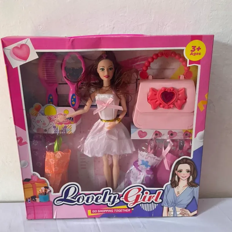 Caja con Barbie