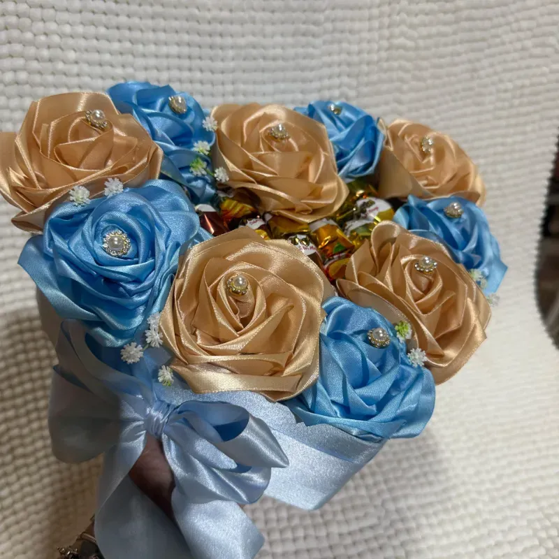 Caja de corazon azul con bombones