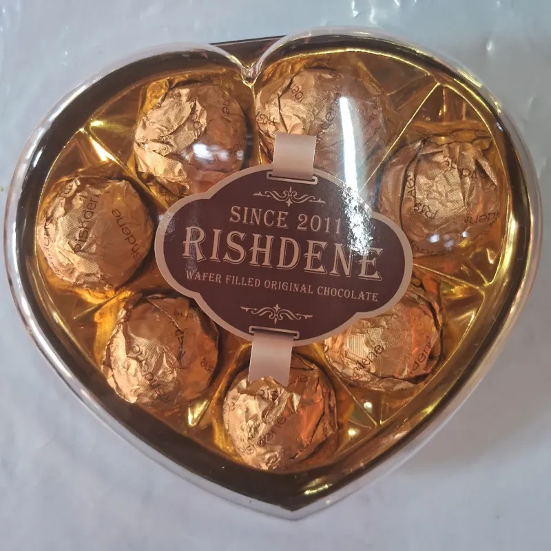 Caja de corazón con bombones Rishdene