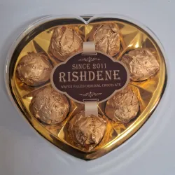 Caja de corazón con bombones Rishdene de 8 unidades