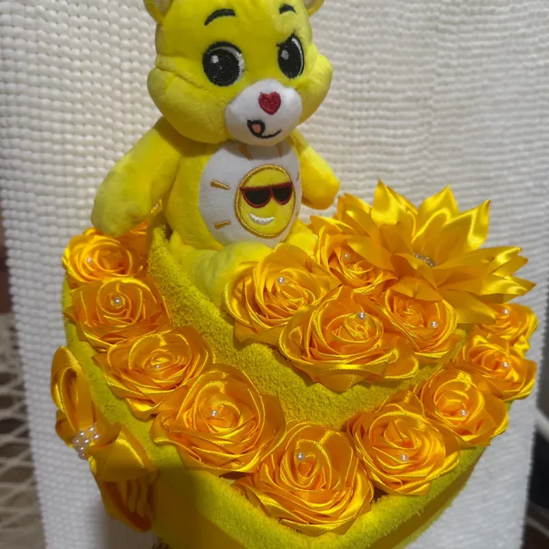 Caja de corazón con osito del cariño amarillo