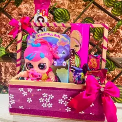 Caja de regalo con bebé llorona