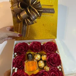 Caja de regalo sorpresa en dorado