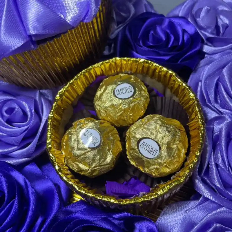 Caja de regalo sorpresa en morado