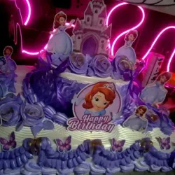 Cake de 2 pisos con la temática de Sofía