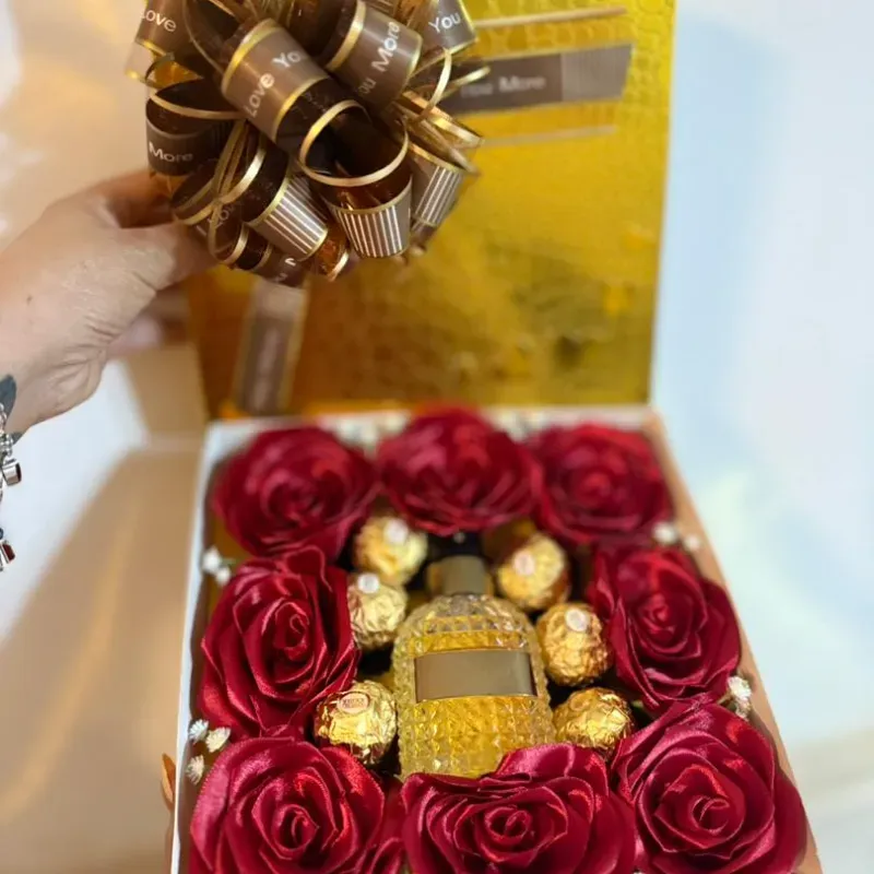 Caja de regalo dorada