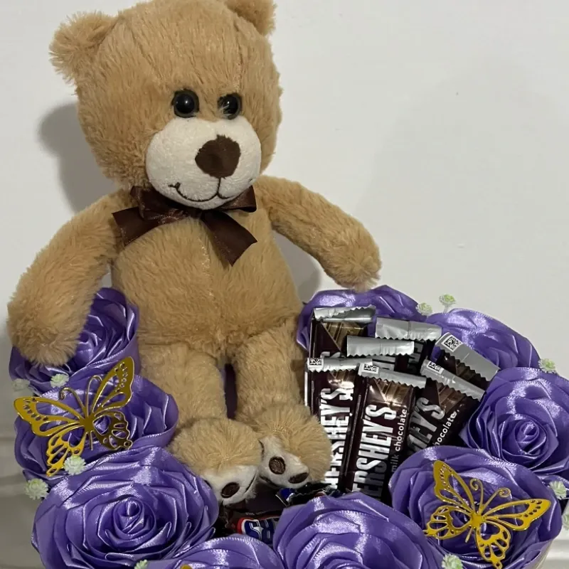 💜 con peluche en morado