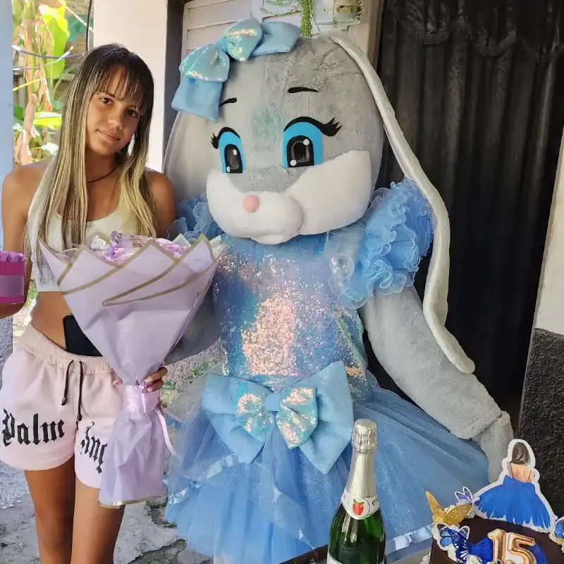 Coneja Cloe en azul 