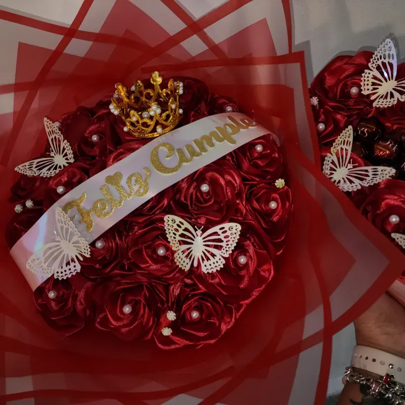 Juego buchón con corazón con rosas eternas 