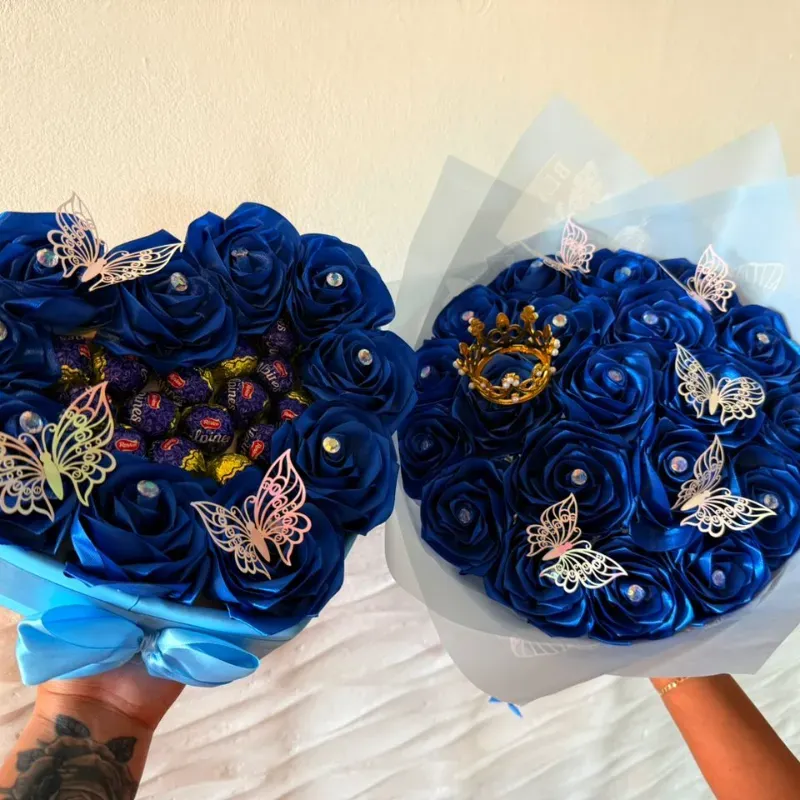 Juego de ramo buchón y corazón con bombones en azul 