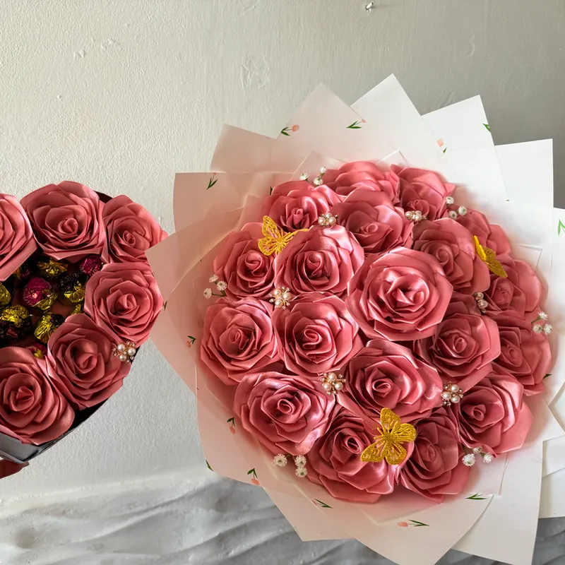 Juego de ramo rosado buchón  y corazón 