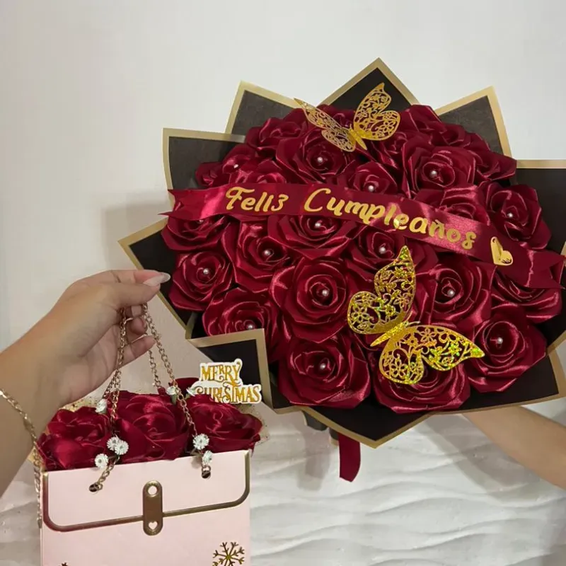 Juego de ramo y cartera en rojo