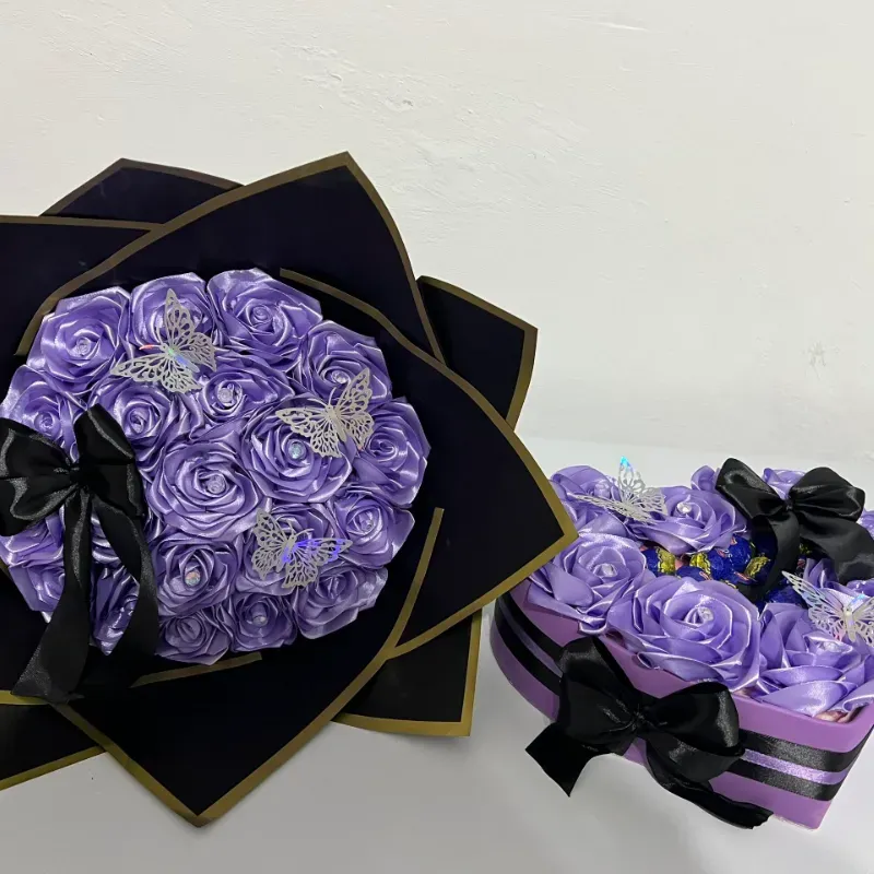 Juego de ramo y corazón con bombones en morado