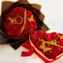 Juego de ramo y corazón con bombones en rojo