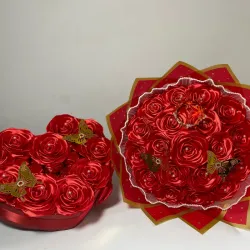 Juego de ramo y corazón con bombones en rojo